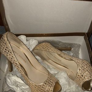 Size 7 1/2 champagne open toe heels